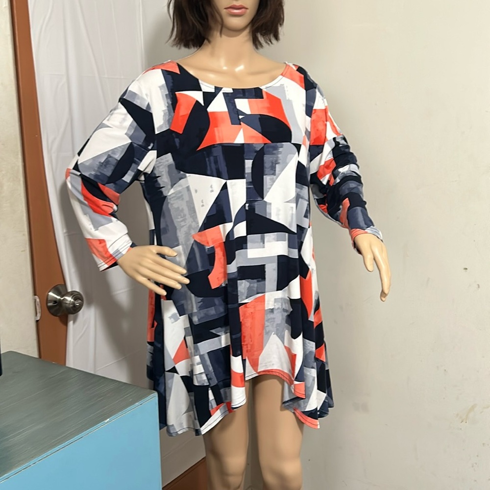 Beautiful Alfani tunic top  size large  3/4 inch sleeve